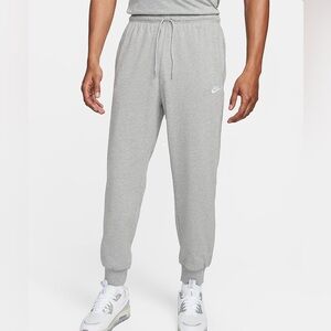 NIKE STANDARD FIT TAPER LEG FULL LENGTH KNIT JOGGERS GREY - L